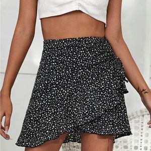 NWT SHEIN Frenchy Wrap Tie Side Allover Skirt Black White XS
